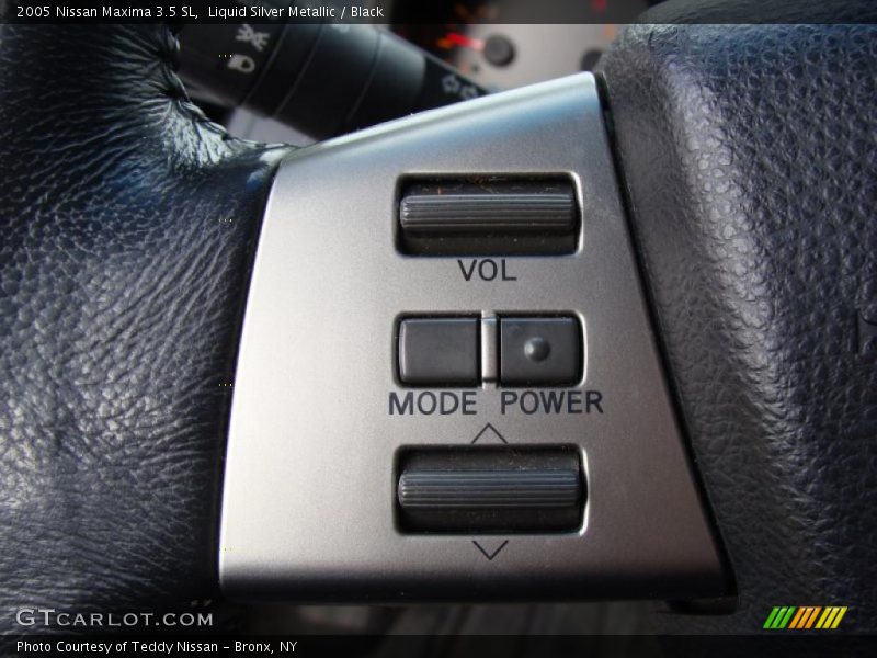 Liquid Silver Metallic / Black 2005 Nissan Maxima 3.5 SL