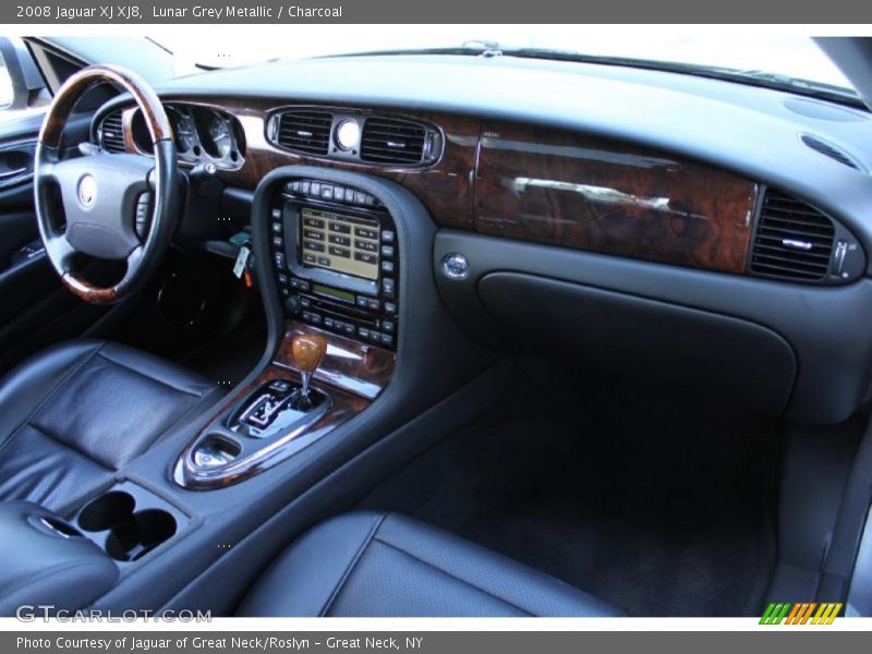 Dashboard of 2008 XJ XJ8