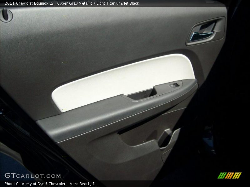 Cyber Gray Metallic / Light Titanium/Jet Black 2011 Chevrolet Equinox LS