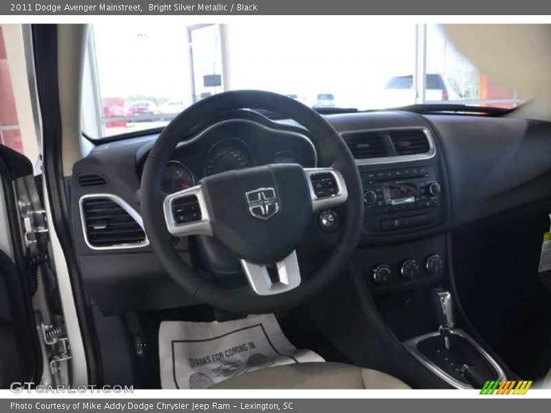 Bright Silver Metallic / Black 2011 Dodge Avenger Mainstreet