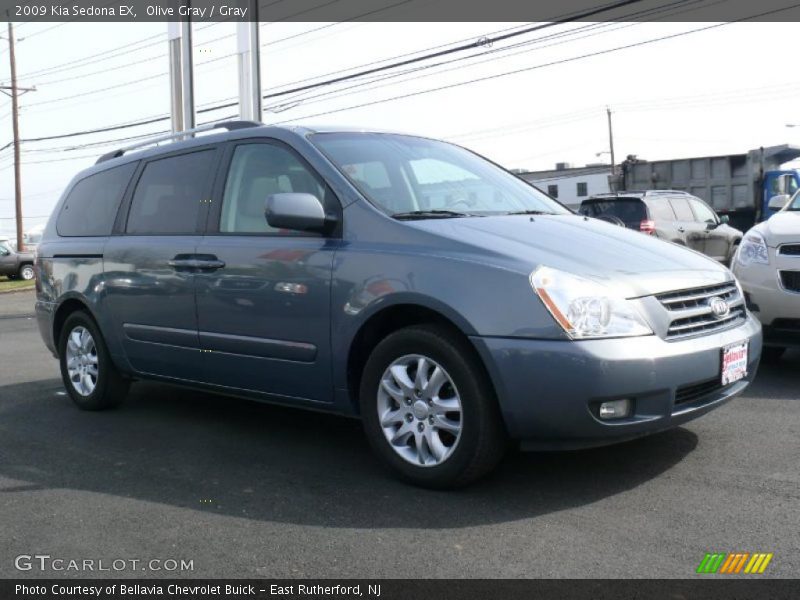 Front 3/4 View of 2009 Sedona EX