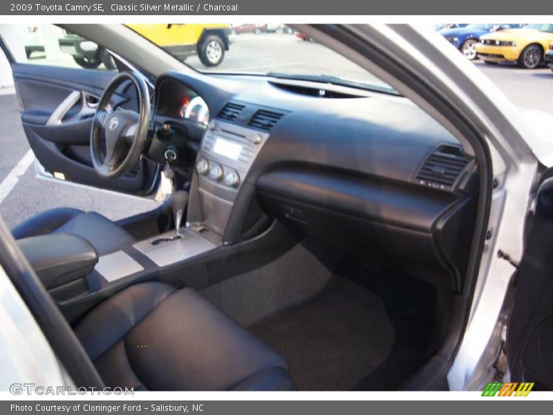 Classic Silver Metallic / Charcoal 2009 Toyota Camry SE