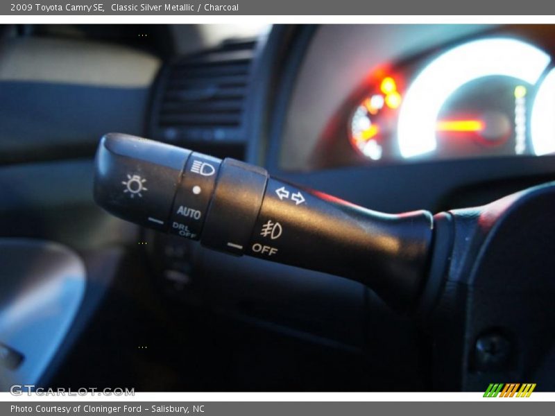 Classic Silver Metallic / Charcoal 2009 Toyota Camry SE