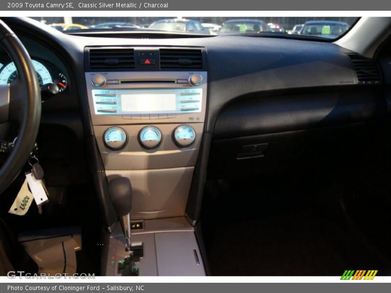 Classic Silver Metallic / Charcoal 2009 Toyota Camry SE