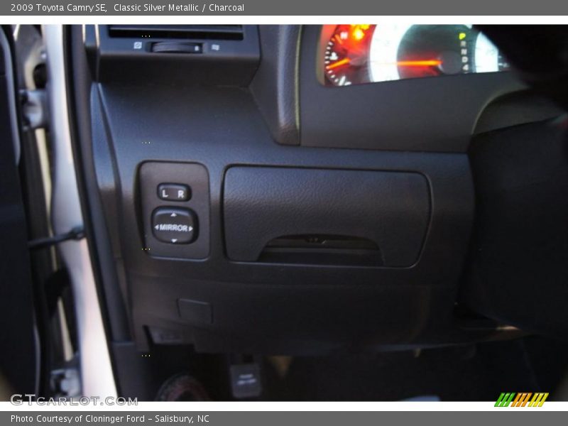 Classic Silver Metallic / Charcoal 2009 Toyota Camry SE