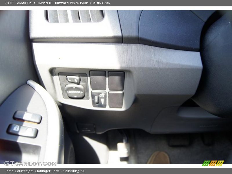 Blizzard White Pearl / Misty Gray 2010 Toyota Prius Hybrid III