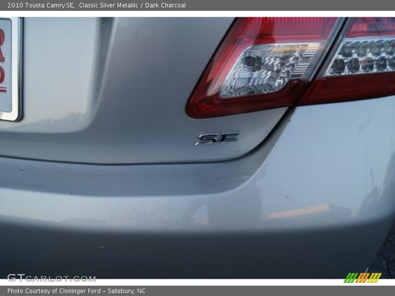 Classic Silver Metallic / Dark Charcoal 2010 Toyota Camry SE