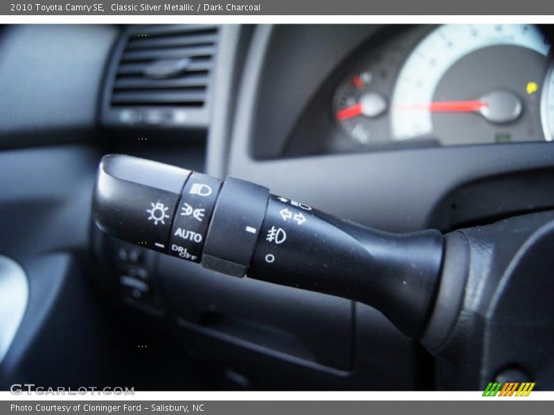 Classic Silver Metallic / Dark Charcoal 2010 Toyota Camry SE