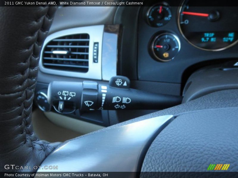 White Diamond Tintcoat / Cocoa/Light Cashmere 2011 GMC Yukon Denali AWD