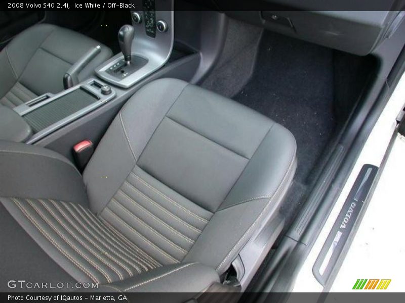  2008 S40 2.4i Off-Black Interior