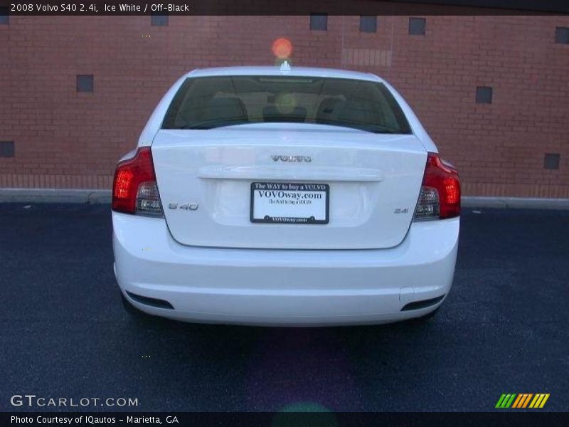 Ice White / Off-Black 2008 Volvo S40 2.4i