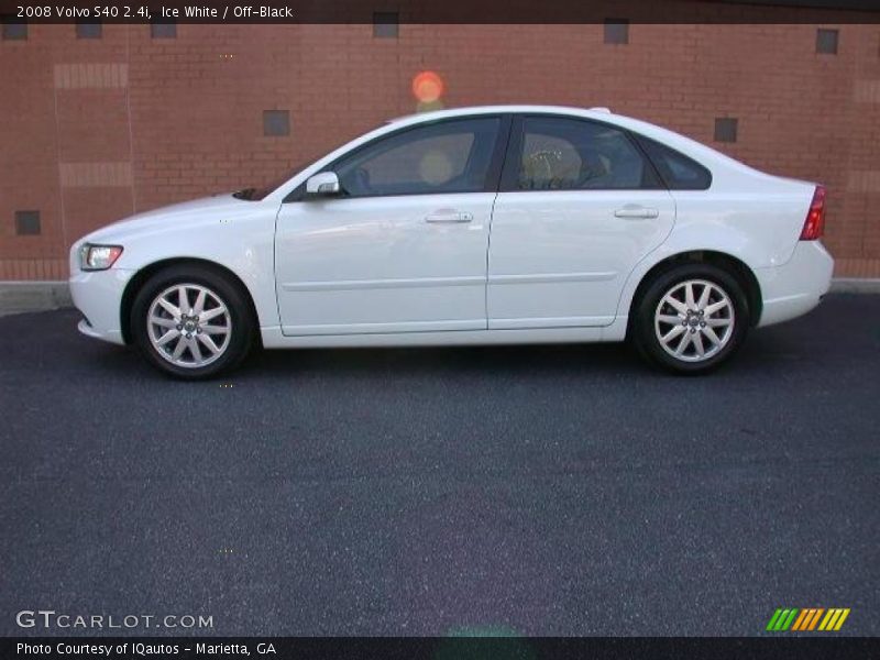Ice White / Off-Black 2008 Volvo S40 2.4i