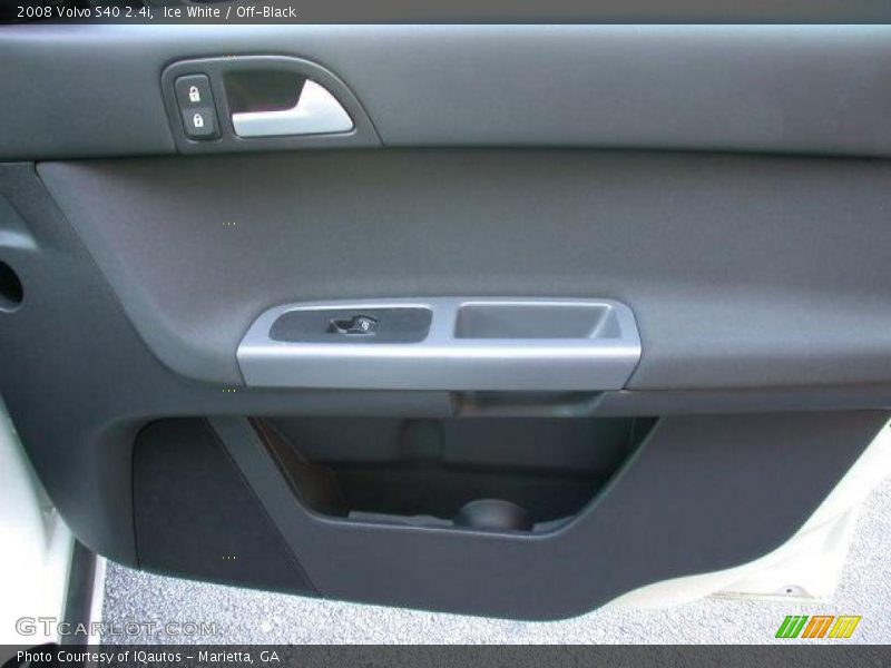 Ice White / Off-Black 2008 Volvo S40 2.4i