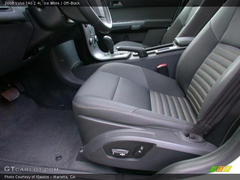  2008 S40 2.4i Off-Black Interior