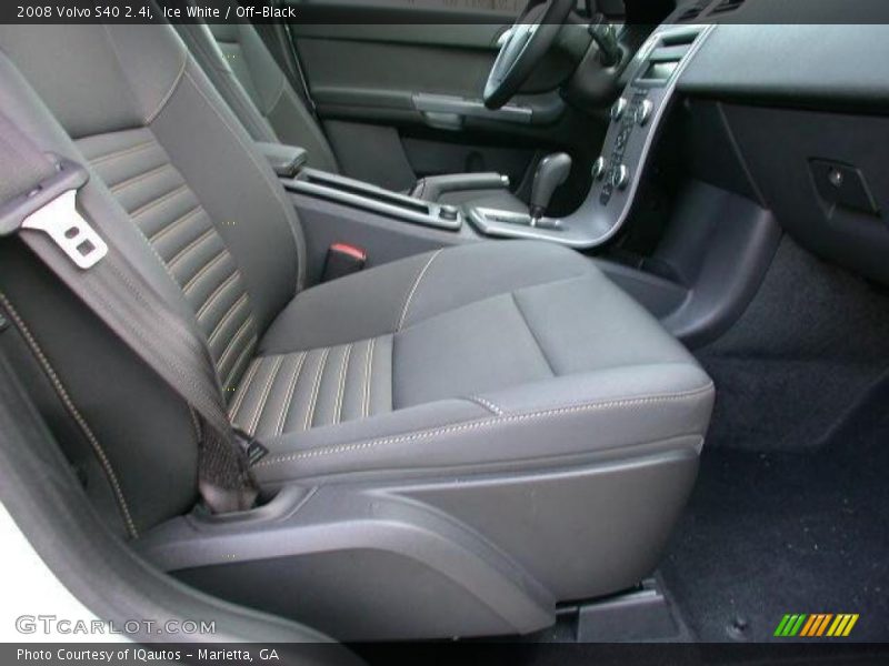 Ice White / Off-Black 2008 Volvo S40 2.4i