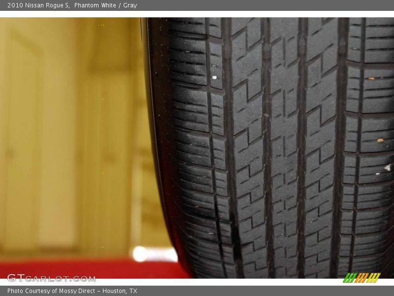 Phantom White / Gray 2010 Nissan Rogue S