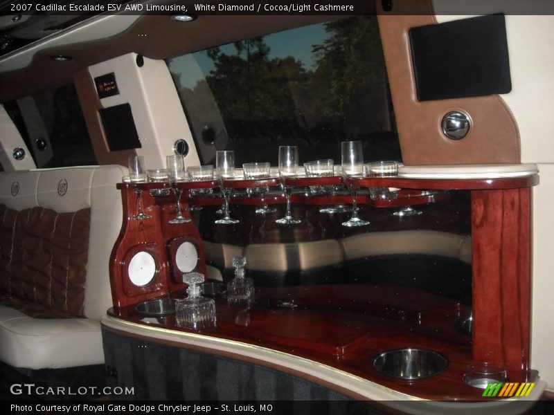  2007 Escalade ESV AWD Limousine Cocoa/Light Cashmere Interior