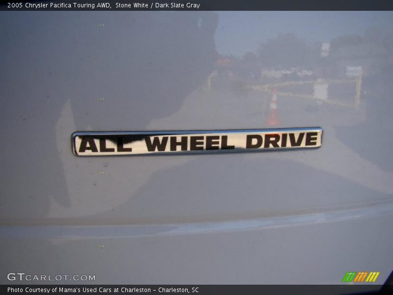 Stone White / Dark Slate Gray 2005 Chrysler Pacifica Touring AWD