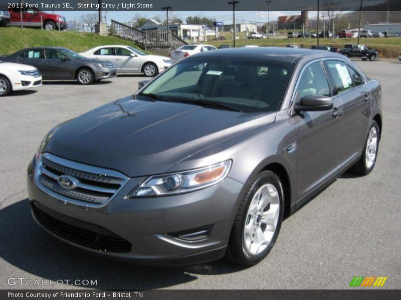 Front 3/4 View of 2011 Taurus SEL