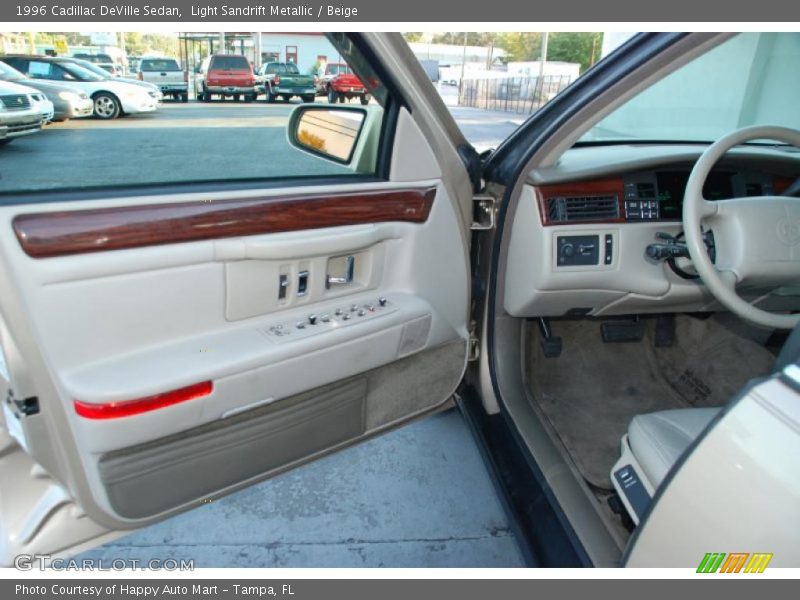 Light Sandrift Metallic / Beige 1996 Cadillac DeVille Sedan