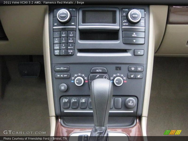 Controls of 2011 XC90 3.2 AWD