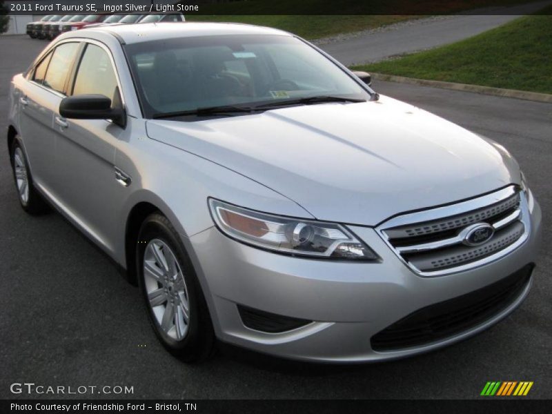 Ingot Silver / Light Stone 2011 Ford Taurus SE