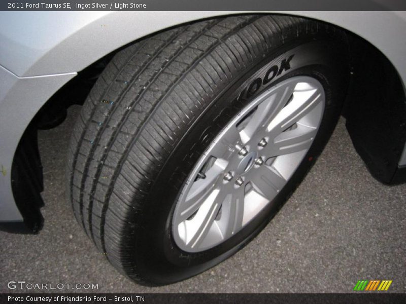 Ingot Silver / Light Stone 2011 Ford Taurus SE