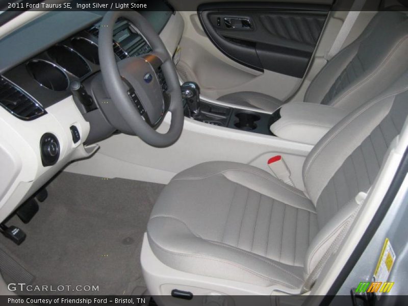  2011 Taurus SE Light Stone Interior
