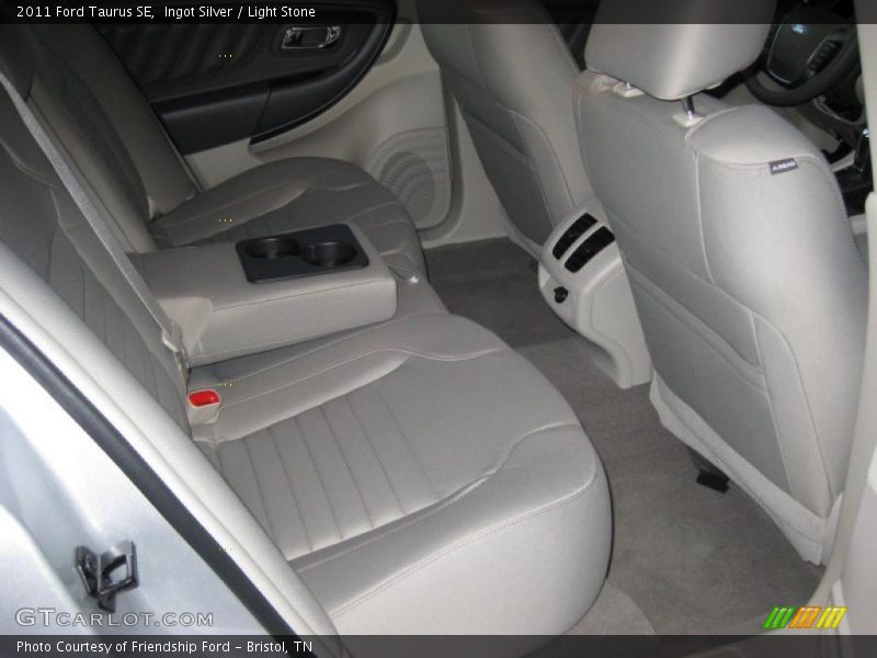  2011 Taurus SE Light Stone Interior