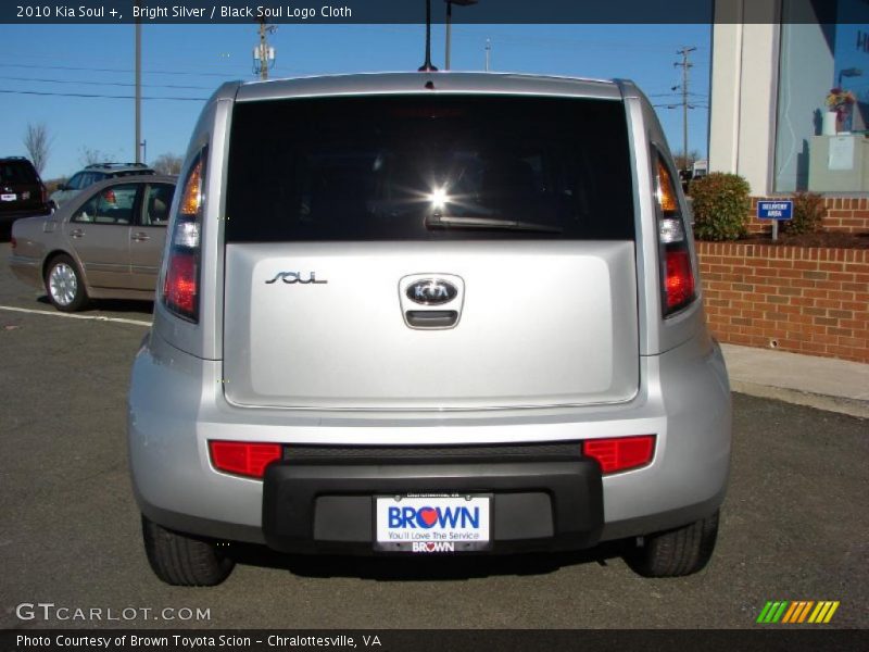 Bright Silver / Black Soul Logo Cloth 2010 Kia Soul +