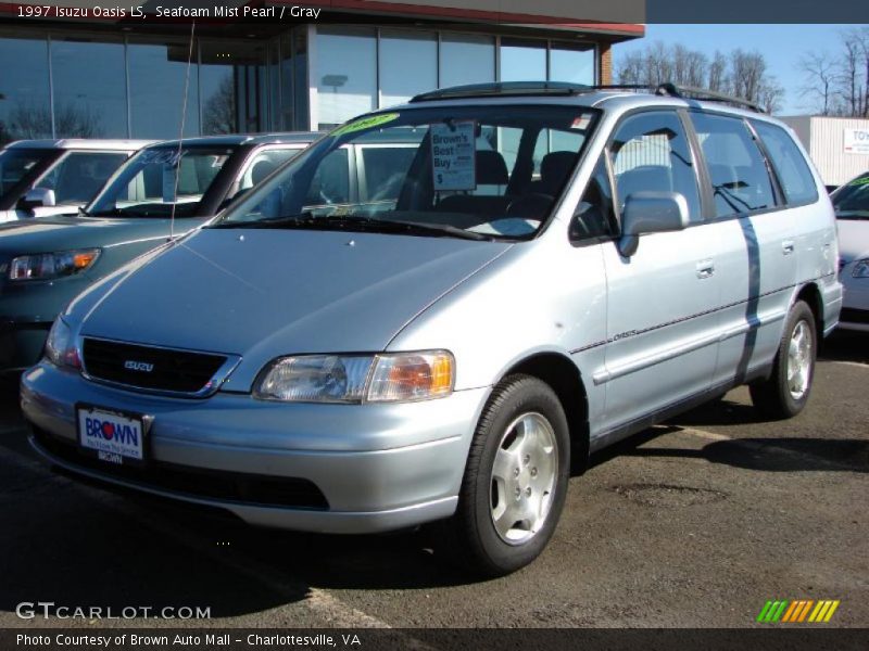 Front 3/4 View of 1997 Oasis LS