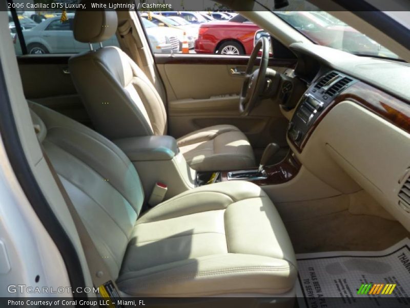 White Lightning / Cashmere 2006 Cadillac DTS Luxury