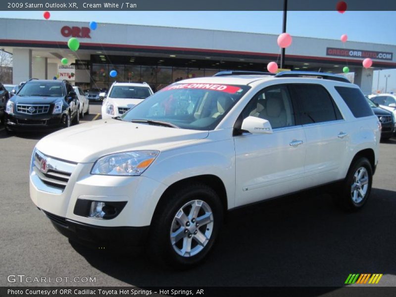 Cream White / Tan 2009 Saturn Outlook XR