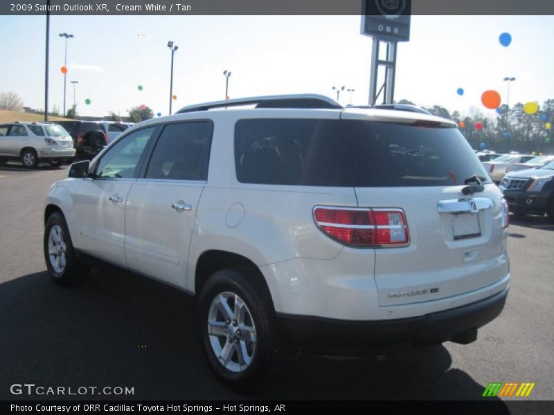 Cream White / Tan 2009 Saturn Outlook XR