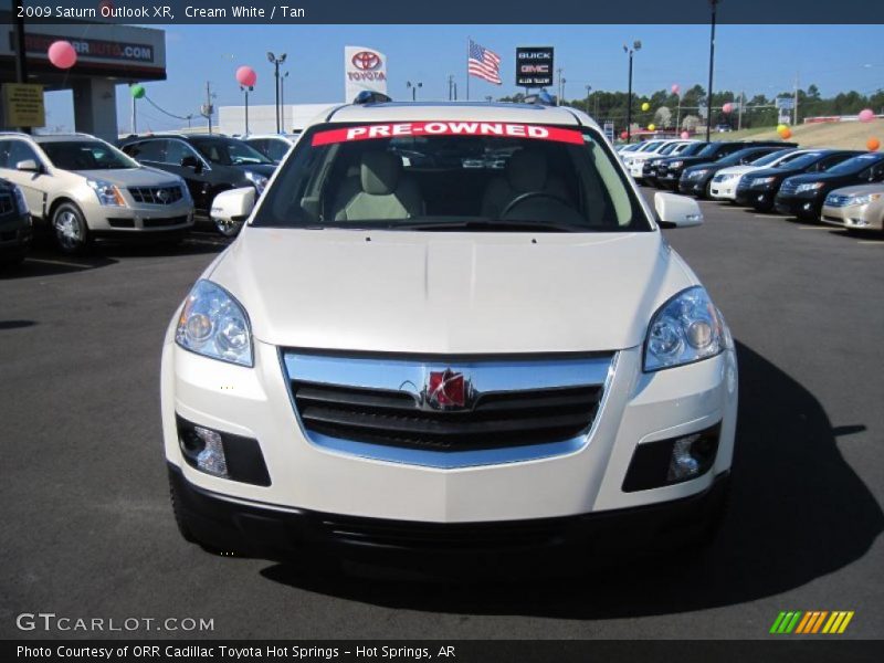 Cream White / Tan 2009 Saturn Outlook XR
