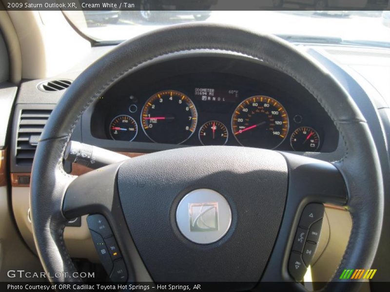 Cream White / Tan 2009 Saturn Outlook XR