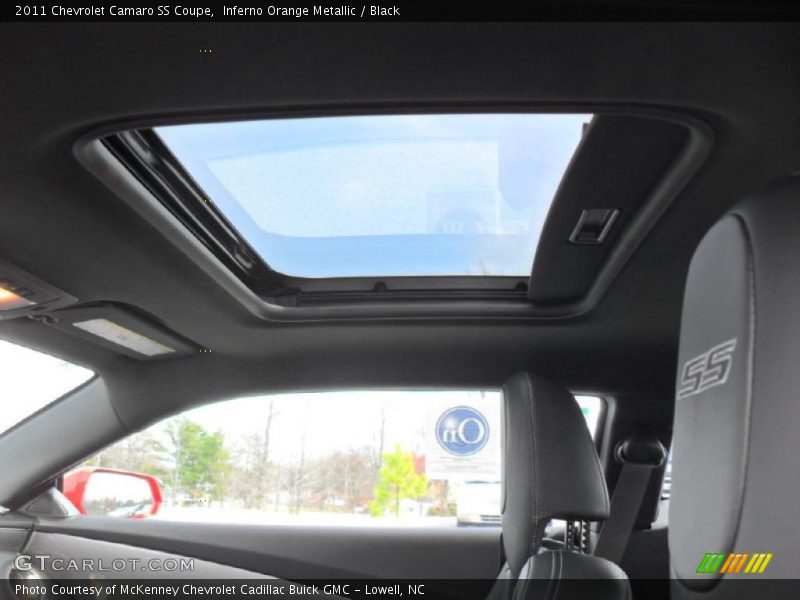 Sunroof of 2011 Camaro SS Coupe