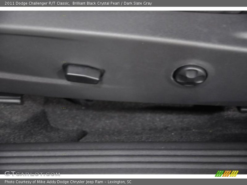 Brilliant Black Crystal Pearl / Dark Slate Gray 2011 Dodge Challenger R/T Classic