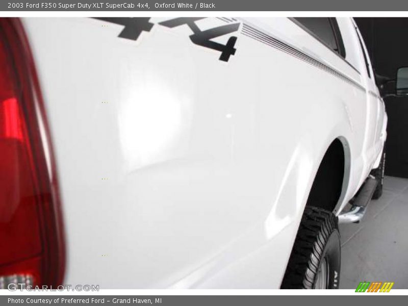 Oxford White / Black 2003 Ford F350 Super Duty XLT SuperCab 4x4