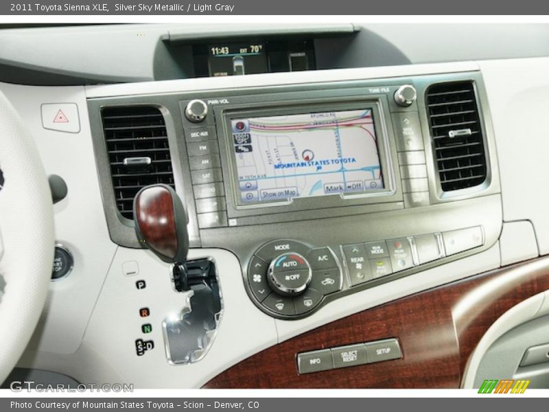 Navigation of 2011 Sienna XLE