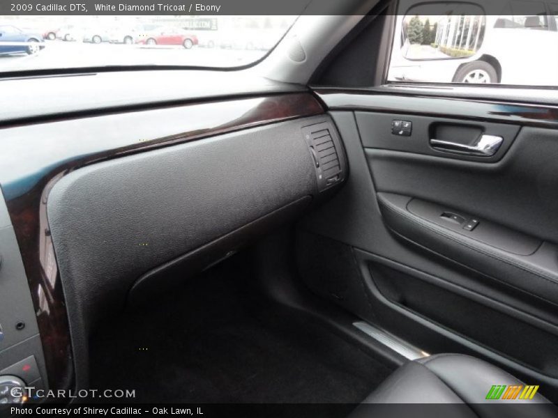 White Diamond Tricoat / Ebony 2009 Cadillac DTS