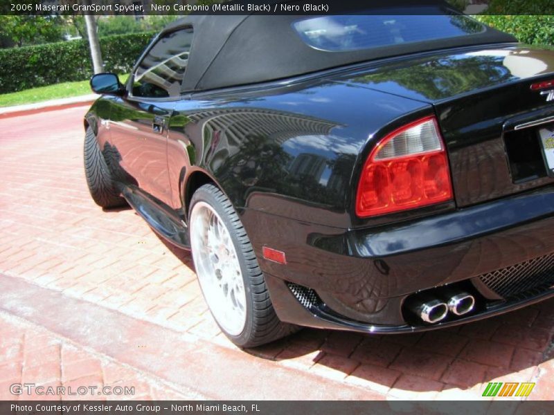 Nero Carbonio (Metallic Black) / Nero (Black) 2006 Maserati GranSport Spyder
