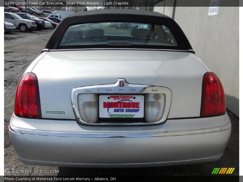 Silver Frost Metallic / Light Graphite 1999 Lincoln Town Car Executive