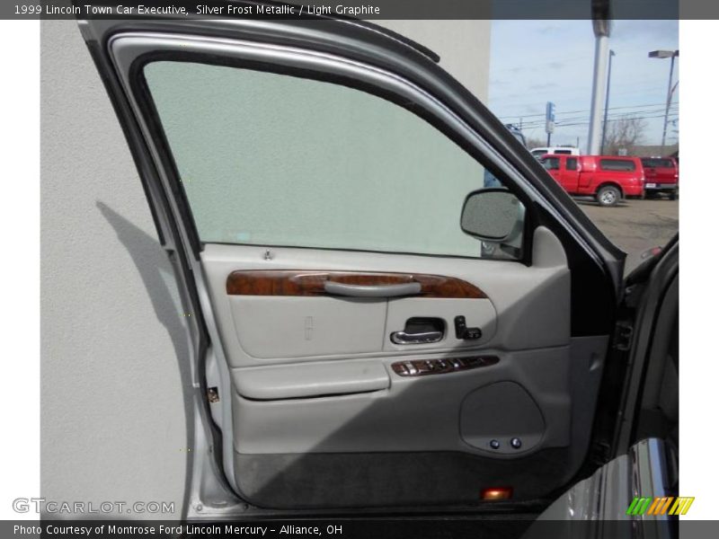 Silver Frost Metallic / Light Graphite 1999 Lincoln Town Car Executive
