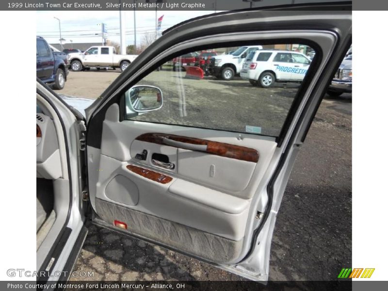 Door Panel of 1999 Town Car Executive