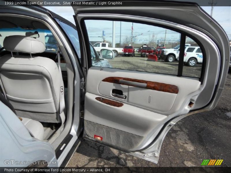 Silver Frost Metallic / Light Graphite 1999 Lincoln Town Car Executive