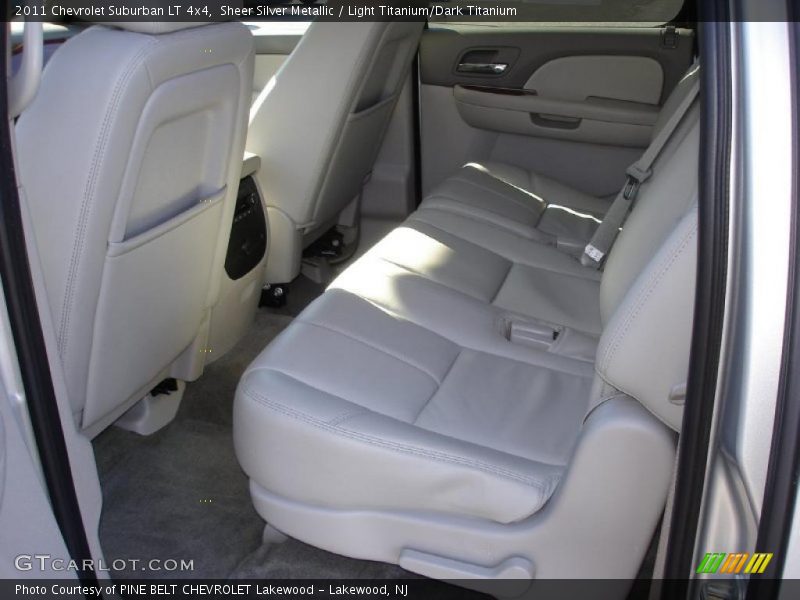 Sheer Silver Metallic / Light Titanium/Dark Titanium 2011 Chevrolet Suburban LT 4x4