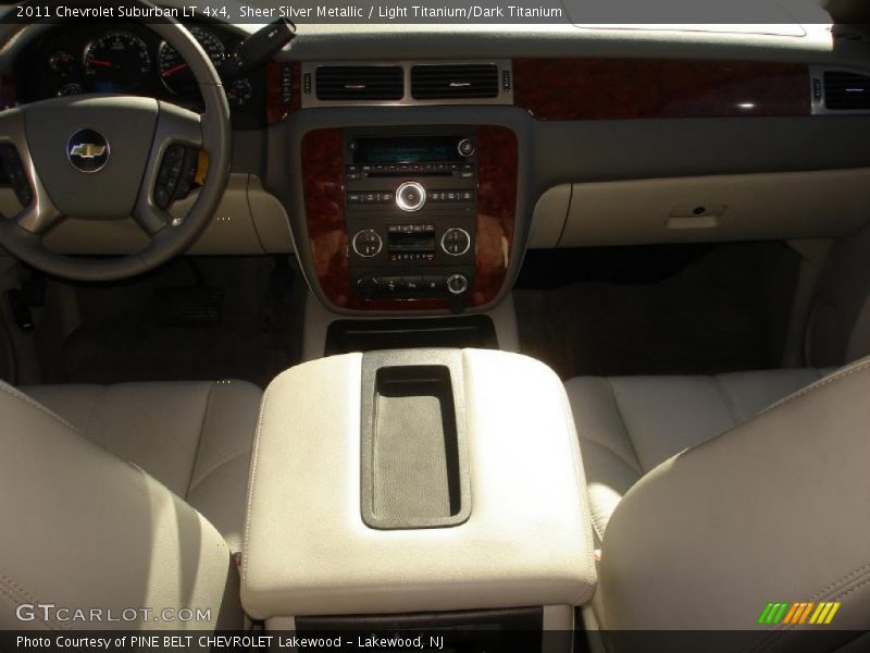 Sheer Silver Metallic / Light Titanium/Dark Titanium 2011 Chevrolet Suburban LT 4x4