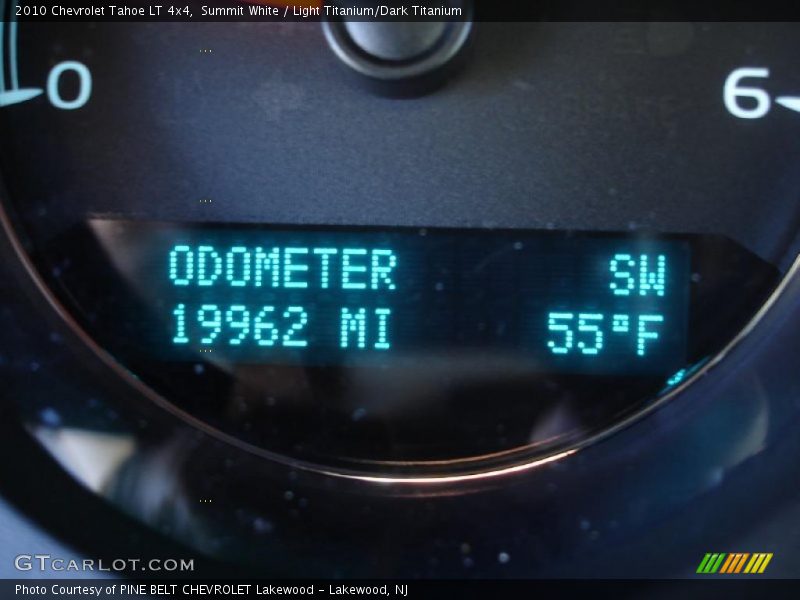 Summit White / Light Titanium/Dark Titanium 2010 Chevrolet Tahoe LT 4x4