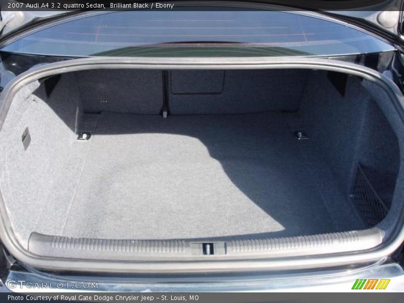  2007 A4 3.2 quattro Sedan Trunk